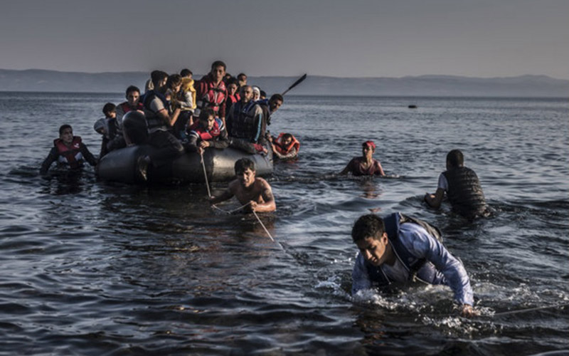 lesbos-invasion-boat